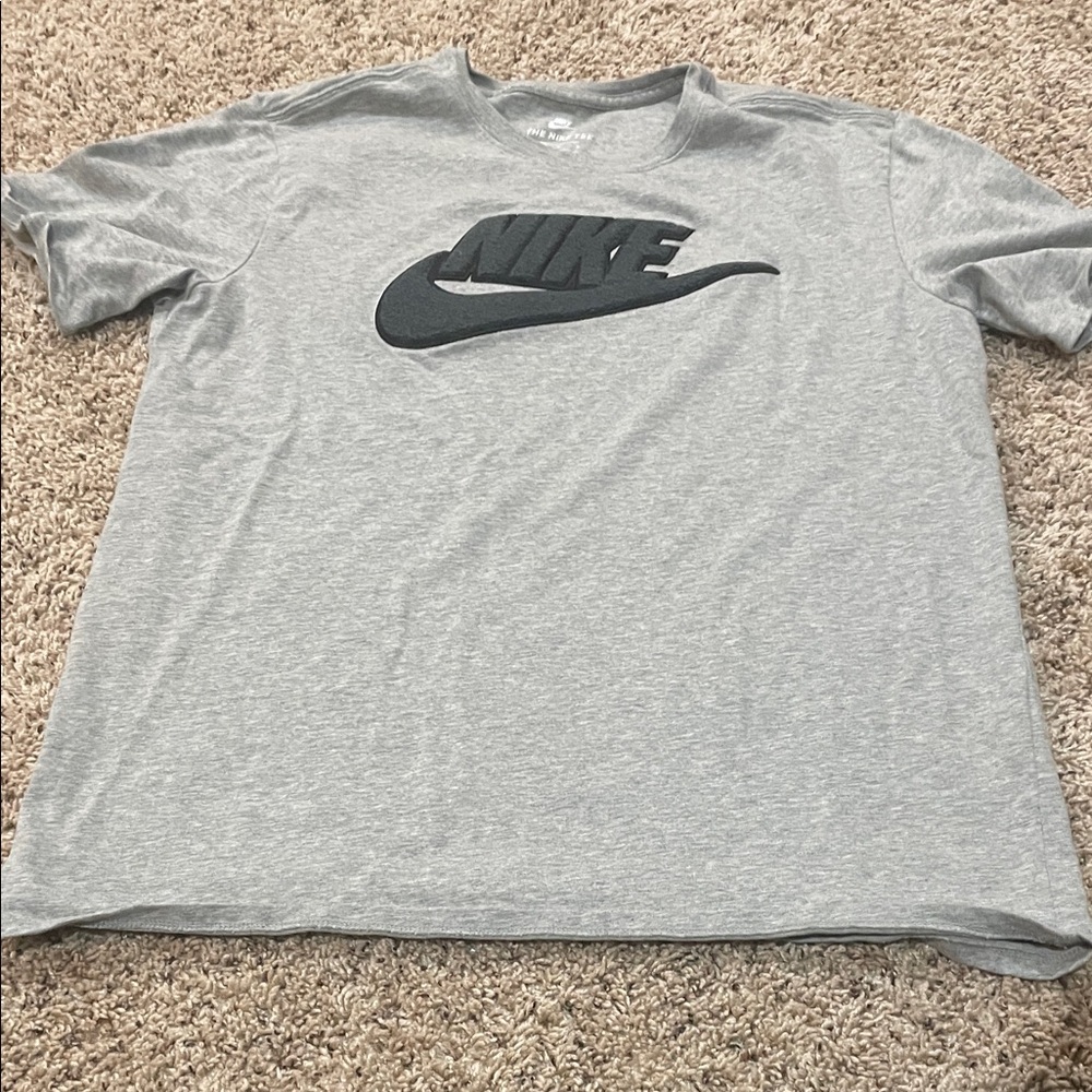 Nike Men's Heather Gray Tee with Black Logo